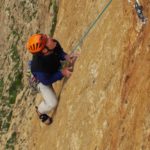 arrampicata in falesia una via con più tiri di corda