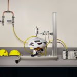 Casco MIPS in una stazione di prova