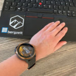 smartwatch Suunto 7 e un laptop