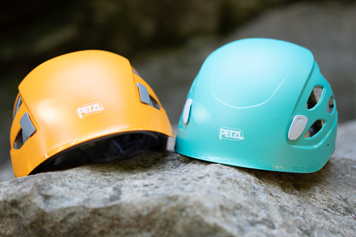 I caschi Boreo e Borea dal davanti