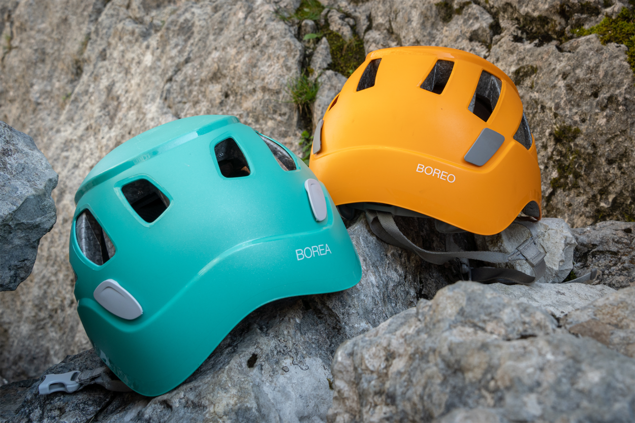 I caschi Boreo e Borea da dietro
