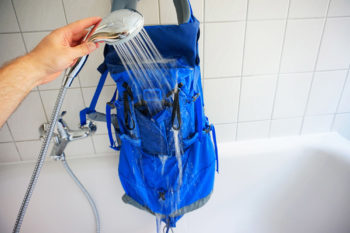 risciacquare con abbondante acqua