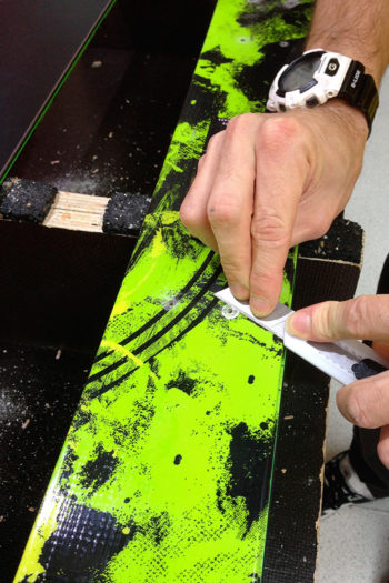 Lima i fori effettuati con il trapano (punto 5)