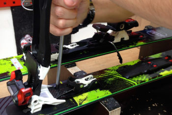 Serra le viti a mano (punto 7)