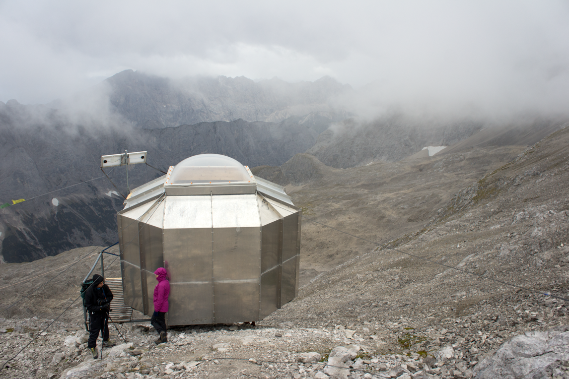 Il bivacco Karl Schuster nel Karwendel (Austria) è stato pensato per offrire un riparo di emergenza agli alpinisti. | Foto: Arnold Zimprich