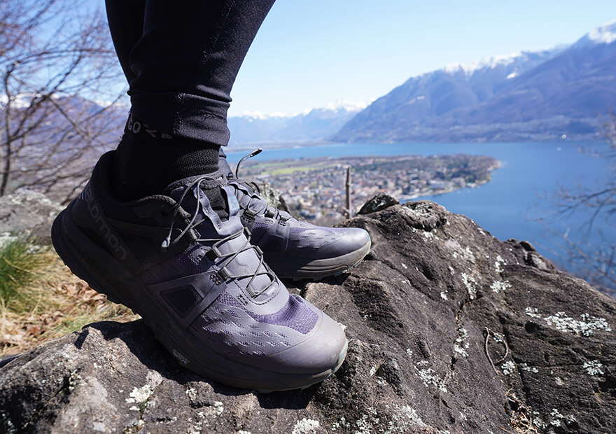 Le scarpe ideali per lo speed hiking sono calzature leggere con una suola abbastanza aggressiva.